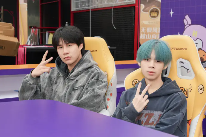 迪锐克斯 X 卡皮巴拉小黄豚联名款空降王者荣耀十周年活动,Hero俱乐部成员出任“一日店长”引爆现场!